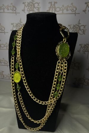 collana in acciaio color oro satinato con pietre verdi collana in acciaio color oro satinato con pietre verdi