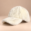 cappellino da baseball in pelliccia crema