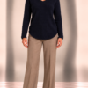 ritratto moda con pantaloni sartoriali beige